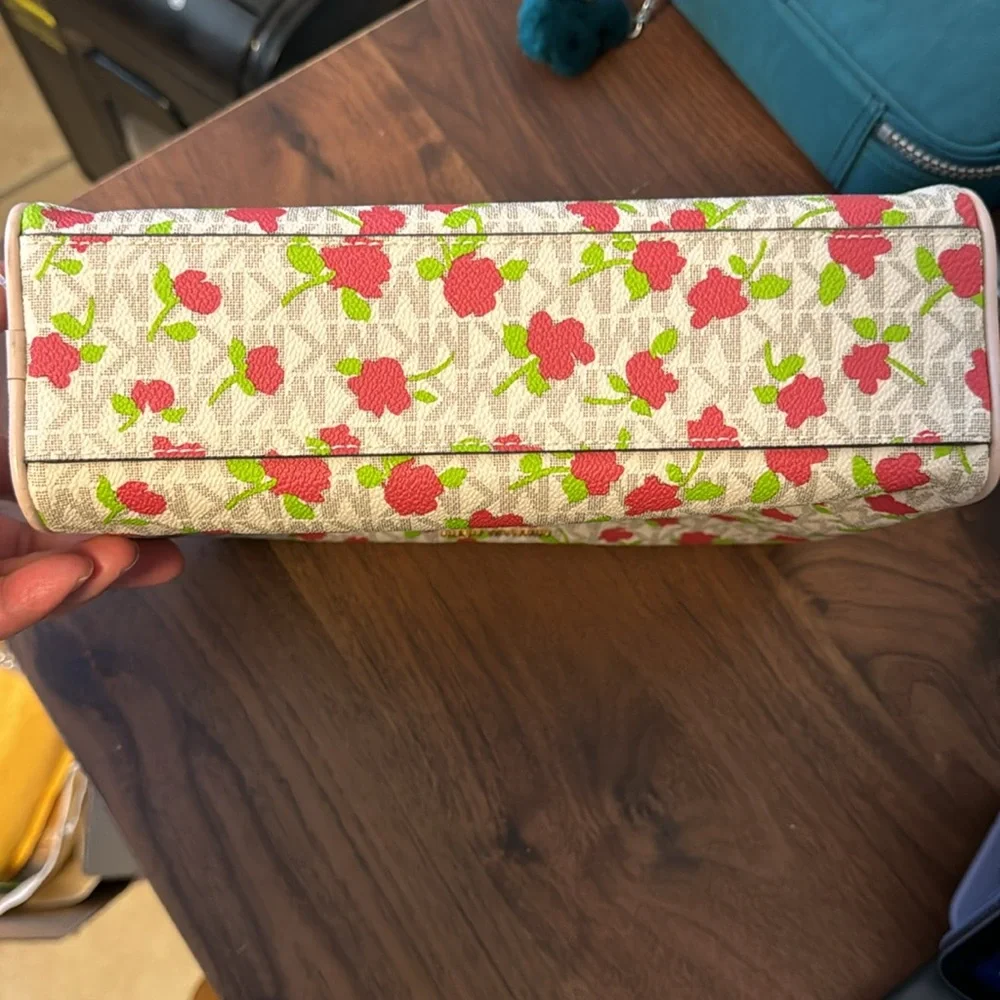 Michael khors cosmetic bag - Picture 4 of 4